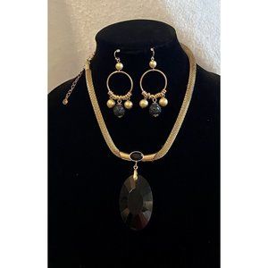 Chunky Style Necklace & matching Earring Set Costume Jewelry Gold Tone W Black